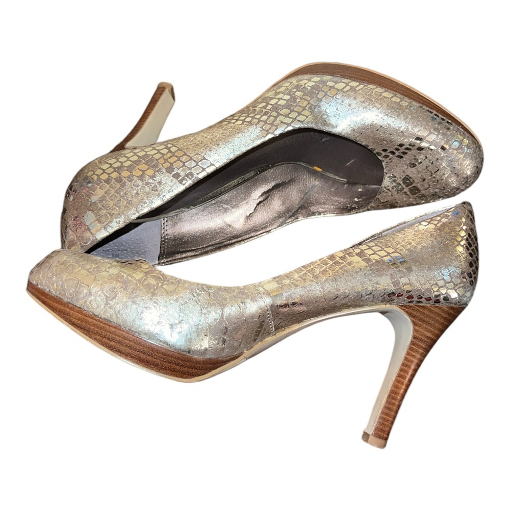 Moda In Pelle Gold Pumps Size 9 - Picture 6 of 6